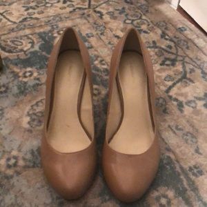 Liz Claiborne tan heels